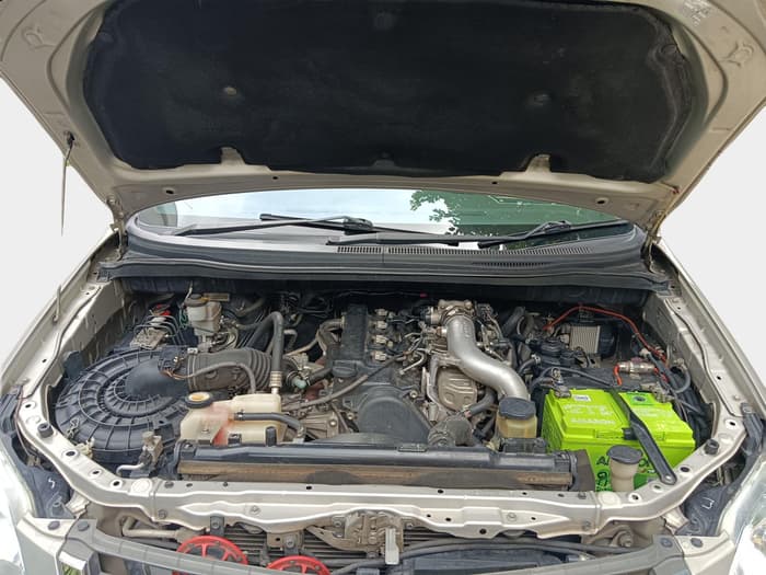 2014 Toyota Innova 2.5 GX 8 STR, Diesel, Manual, 75,584 km, exterior