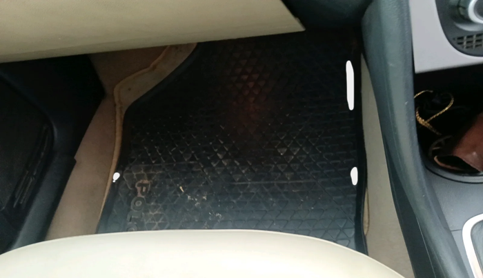 2016 Volkswagen Ameo HIGHLINE1.5L, Diesel, Manual, 2,04,332 km, interior