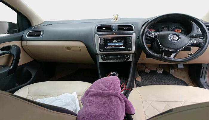 2016 Volkswagen Ameo HIGHLINE1.5L, Diesel, Manual, 2,04,332 km, interior