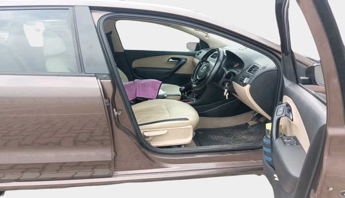 2016 Volkswagen Ameo HIGHLINE1.5L, Diesel, Manual, 2,04,332 km, interior