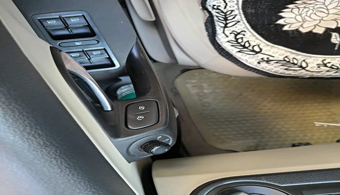 2014 Volkswagen Polo HIGHLINE1.2L, Petrol, Manual, 70,428 km, interior