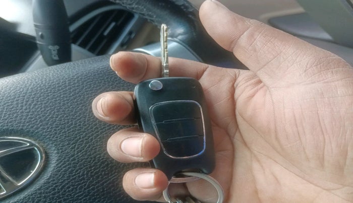 2013 Tata Safari Storme 2.2 EX 4X2, Diesel, Manual, 1,13,394 km, interior