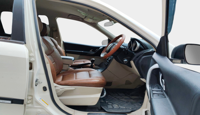 2015 Mahindra XUV500 W6 1.99, Diesel, Manual, 40,205 km, interior