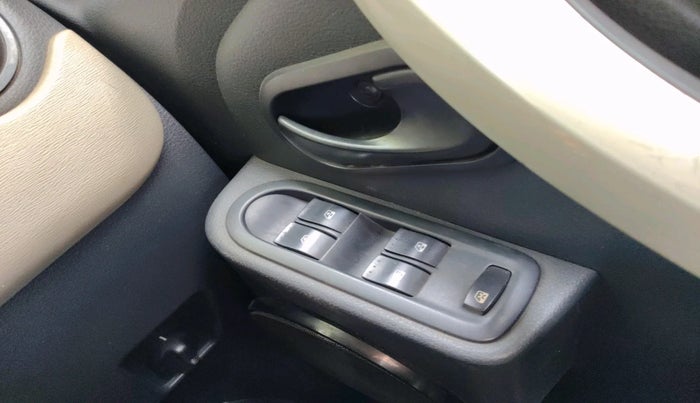 2013 Renault Duster 85 PS RXL DIESEL, Diesel, Manual, 1,04,165 km, interior