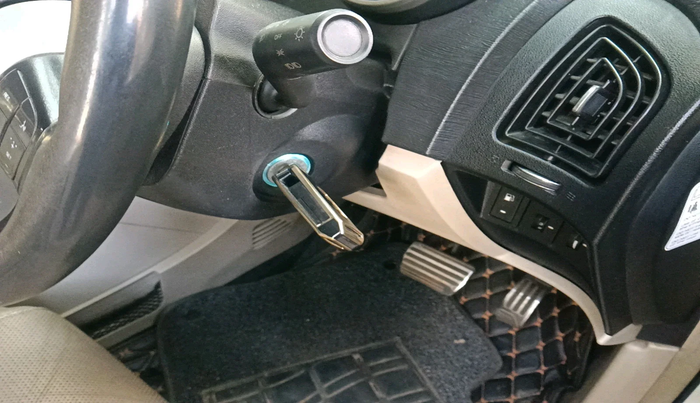 2016 Mahindra XUV500 W10 AT, Diesel, Automatic, 1,26,817 km, interior