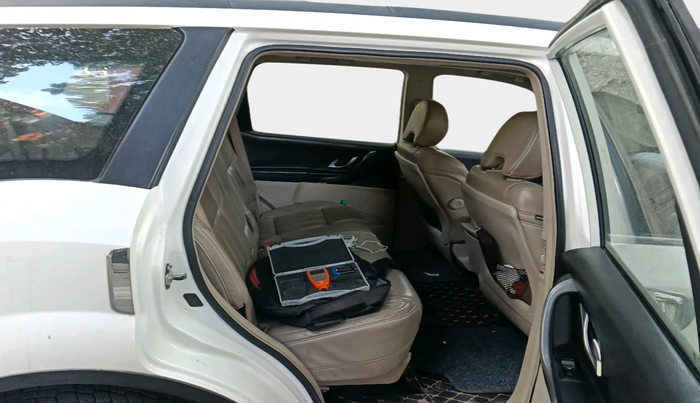 2016 Mahindra XUV500 W10 AT, Diesel, Automatic, 1,26,817 km, interior