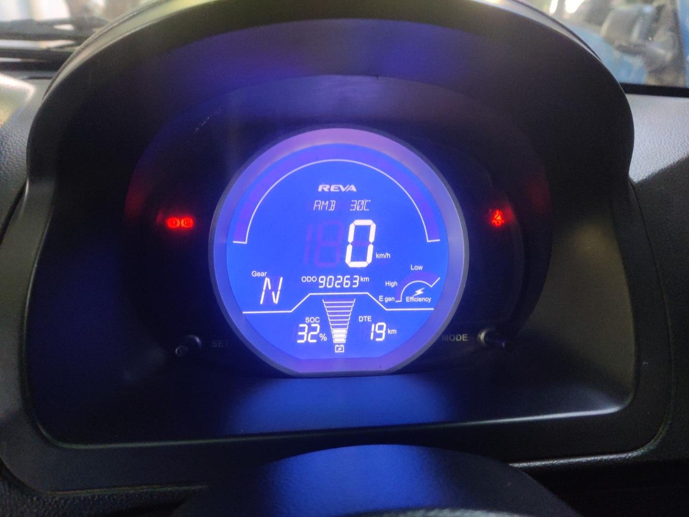 2015 Mahindra E2O T2, Electric, Automatic, 91,000 km, interior