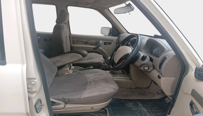 2014 Mahindra Scorpio VLX 2WD AIRBAG, Diesel, Manual, 71,851 km, interior