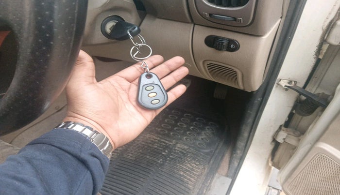 2014 Mahindra Scorpio VLX 2WD AIRBAG, Diesel, Manual, 71,851 km, interior