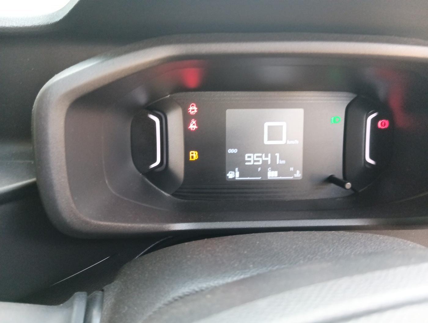 2023 CITROEN C3 FEEL 1.2, Petrol, Manual, 10,000 km, interior