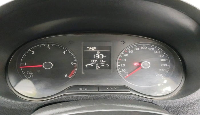 2015 Volkswagen Polo HIGHLINE1.5L, Diesel, Manual, 1,09,413 km, interior