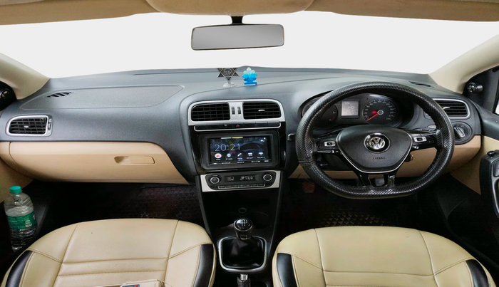 2015 Volkswagen Polo HIGHLINE1.5L, Diesel, Manual, 1,09,413 km, interior