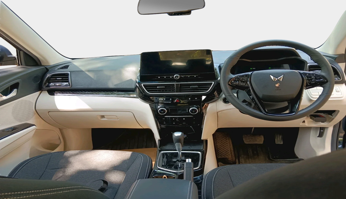 2024 Mahindra XUV 3XO AX5 1.5 Turbo Diesel Autoshift Plus, Diesel, Automatic, 15,539 km, interior