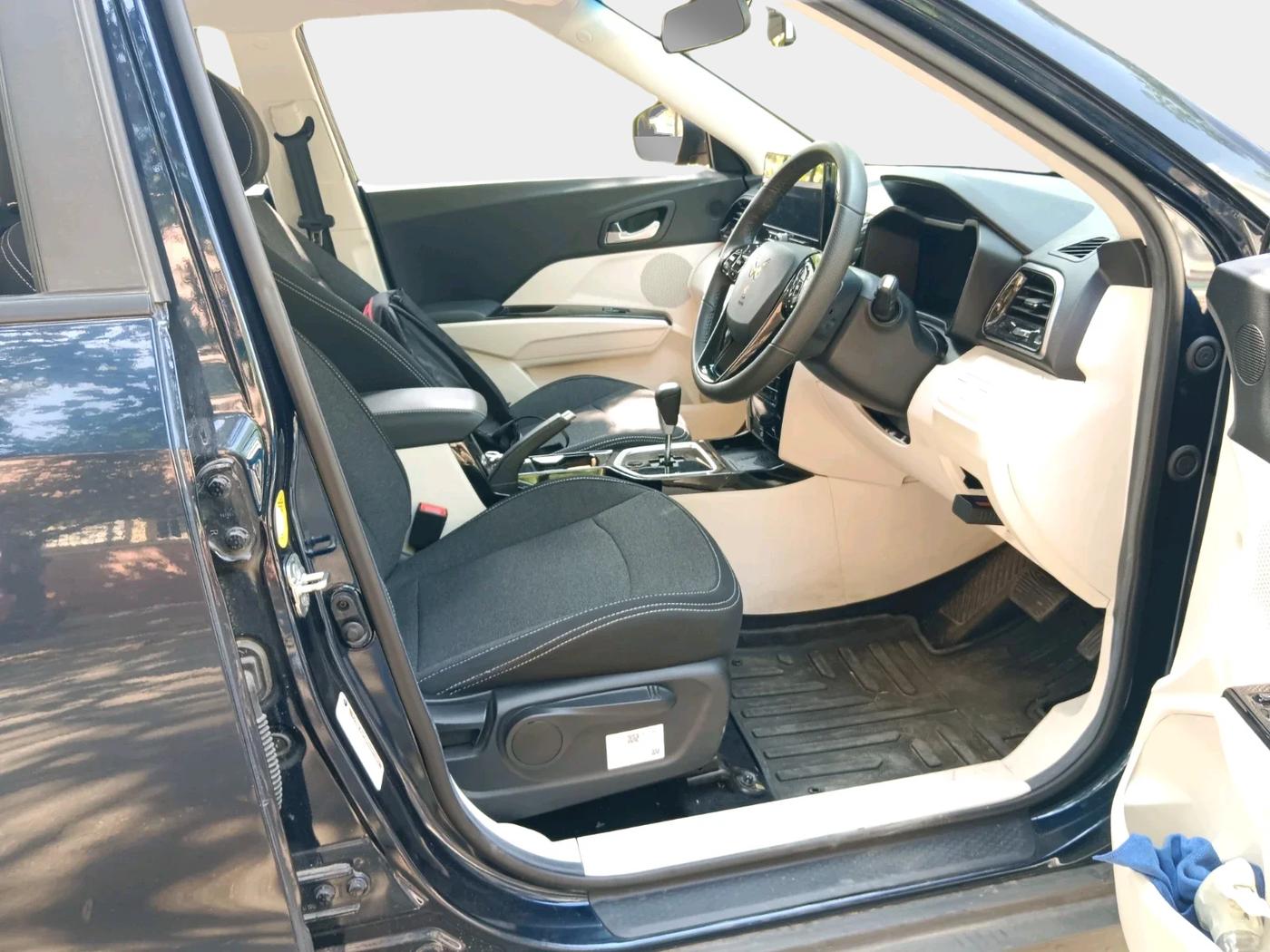 2024 Mahindra XUV 3XO AX5 1.5 Turbo Diesel Autoshift Plus, Diesel, Automatic, 15,539 km, interior