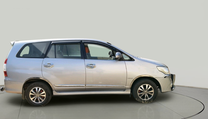 2015 Toyota Innova 2.5 VX 8 STR, Diesel, Manual, 2,70,812 km, exterior