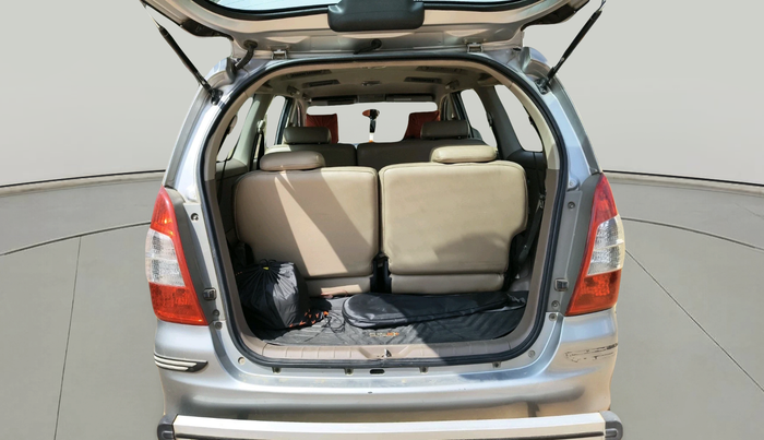 2015 Toyota Innova 2.5 VX 8 STR, Diesel, Manual, 2,70,812 km, exterior