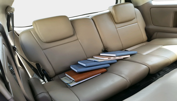 2015 Toyota Innova 2.5 VX 8 STR, Diesel, Manual, 2,70,812 km, interior