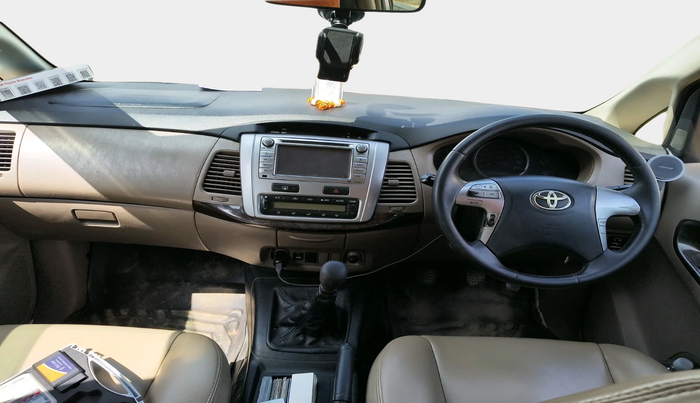 2015 Toyota Innova 2.5 VX 8 STR, Diesel, Manual, 2,70,812 km, interior