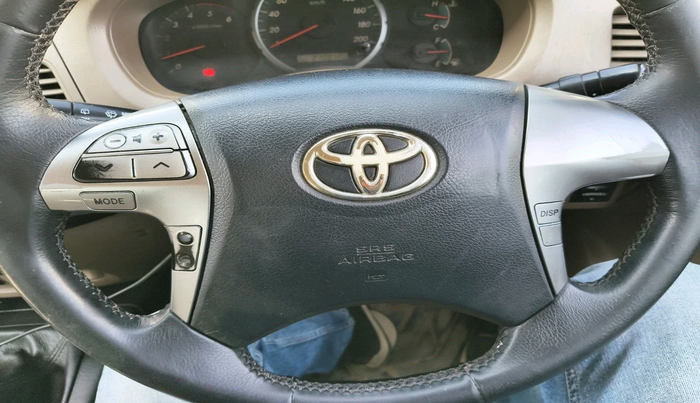 2015 Toyota Innova 2.5 VX 8 STR, Diesel, Manual, 2,70,812 km, interior