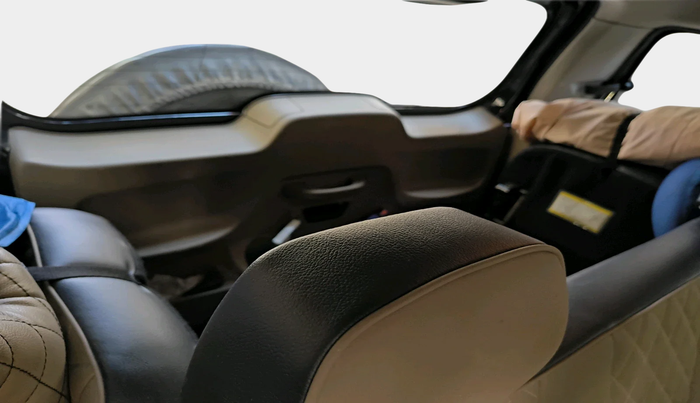 2018 Mahindra TUV300 T10, Diesel, Manual, 76,801 km, interior