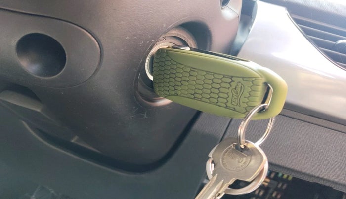 2020 Tata NEXON XM PETROL, Petrol, Manual, 56,892 km, interior