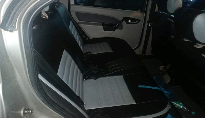 2013 Mahindra Verito Vibe CS 1.5 D6, Diesel, Manual, 1,79,590 km, interior