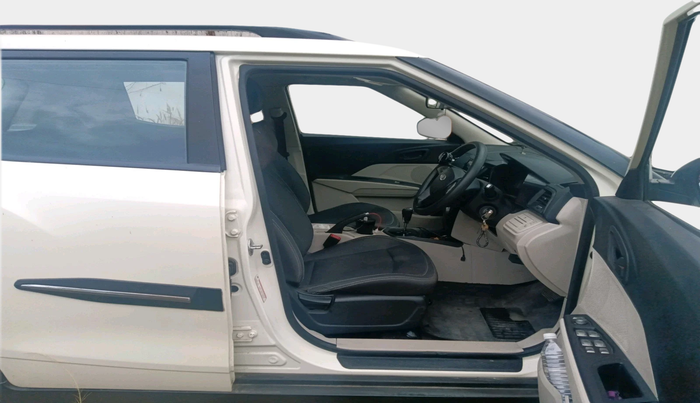 2022 Mahindra XUV300 W6 1.5 DIESEL AMT, Diesel, Automatic, 57,067 km, interior