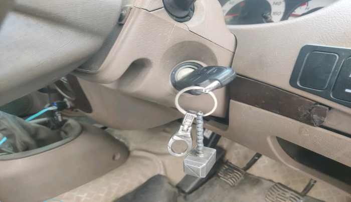 2010 Mahindra Xylo E8 ABS AIRBAG BS-III, Diesel, Manual, 1,59,866 km, interior