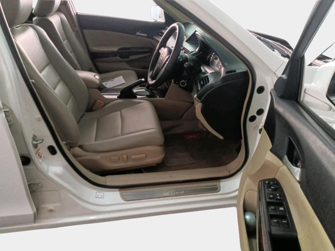 2011 Honda Accord 2.4L I-VTEC AT, Petrol, Automatic, 95,081 km, interior