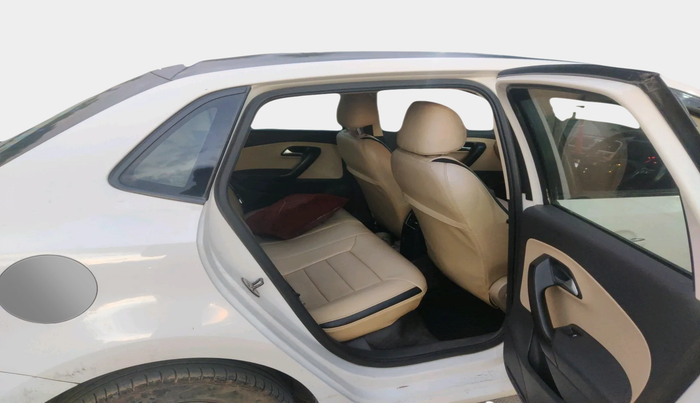 2016 Volkswagen Ameo HIGHLINE1.2L, Petrol, Manual, 1,00,233 km, interior