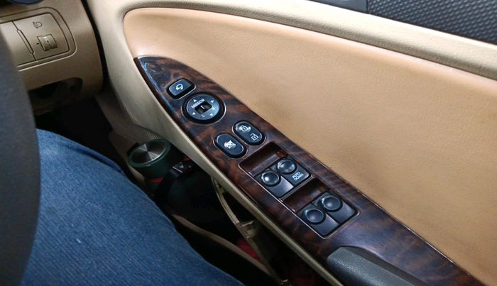 2013 Hyundai Verna FLUIDIC 1.6 CRDI SX, Diesel, Manual, 1,49,454 km, interior