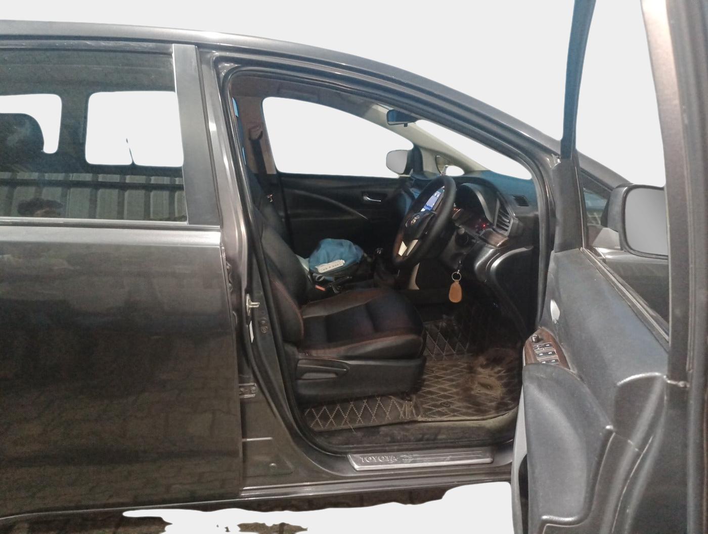 2016 Toyota Innova Crysta 2.4 GX 7 STR, Diesel, Manual, 3,04,202 km, interior