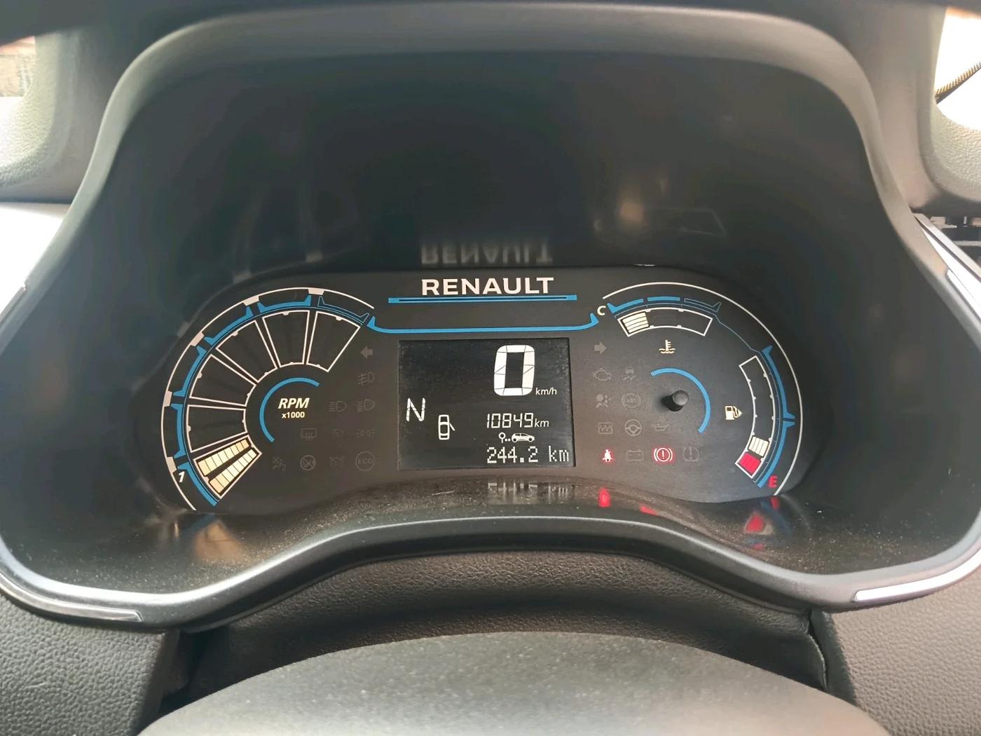 2020 Renault TRIBER RXZ AMT, Petrol, Automatic, 14,000 km, interior