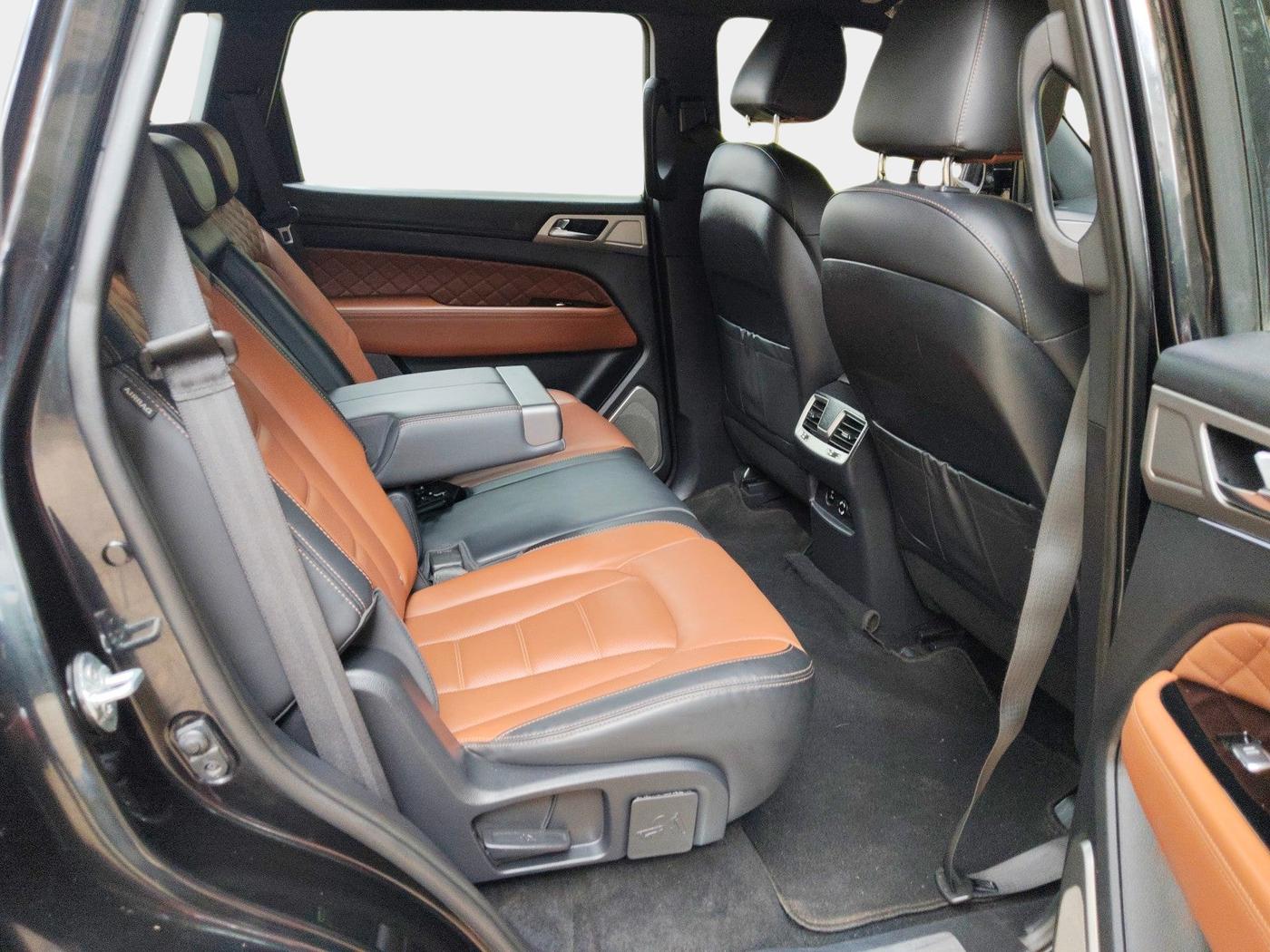 2018 Mahindra ALTURAS G4 4WD AT, Diesel, Automatic, 69,806 km, interior
