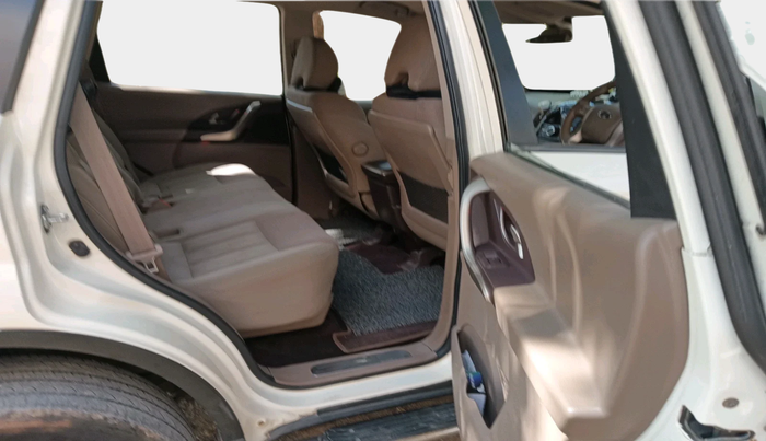 2015 Mahindra XUV500 W4, Diesel, Manual, 1,27,050 km, interior