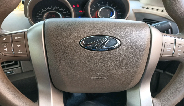 2015 Mahindra XUV500 W4, Diesel, Manual, 1,27,050 km, interior