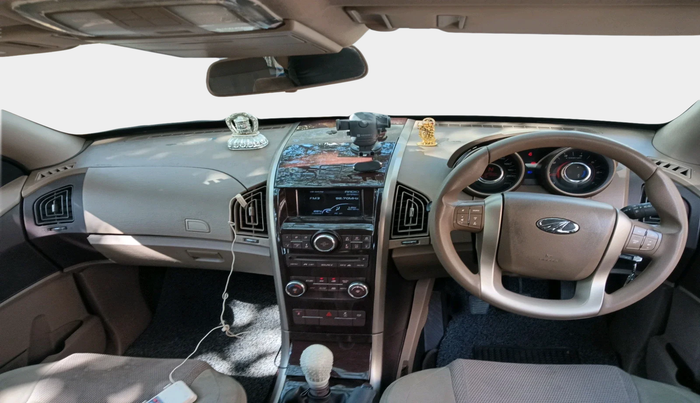 2015 Mahindra XUV500 W4, Diesel, Manual, 1,27,050 km, interior