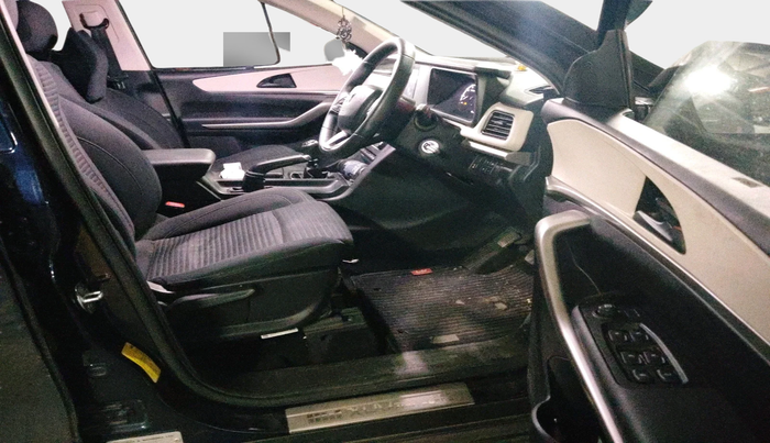 2022 Mahindra XUV700 MX P MT 5 STR, Petrol, Manual, 81,575 km, interior