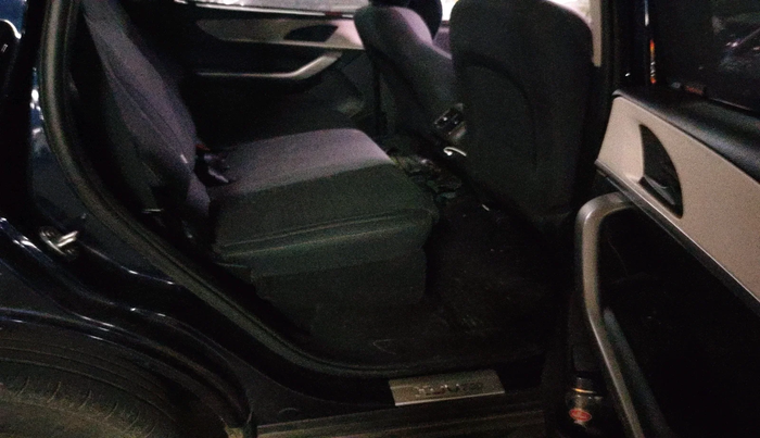 2022 Mahindra XUV700 MX P MT 5 STR, Petrol, Manual, 81,575 km, interior