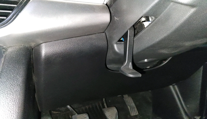 2022 Mahindra XUV700 MX P MT 5 STR, Petrol, Manual, 81,575 km, interior