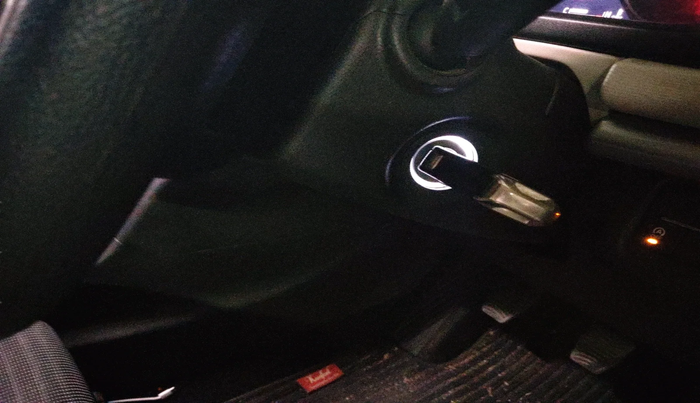 2022 Mahindra XUV700 MX P MT 5 STR, Petrol, Manual, 81,575 km, interior