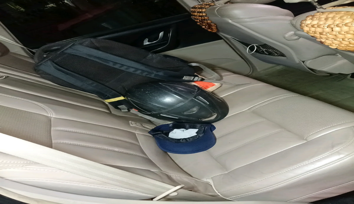 2016 Mahindra XUV500 W8, Diesel, Manual, 78,513 km, interior