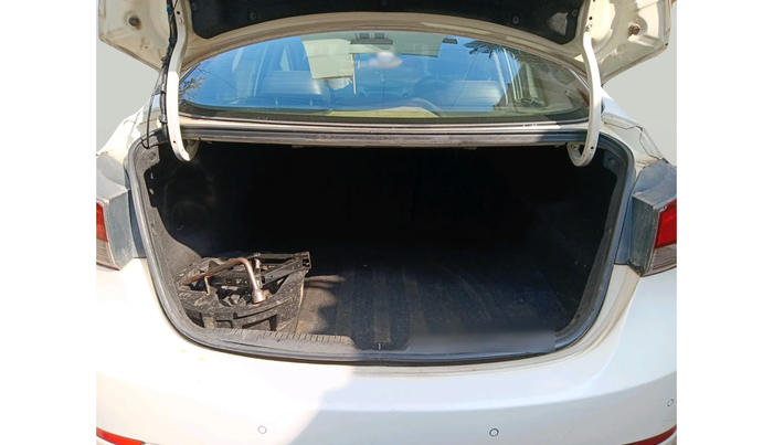 2015 Hyundai New Elantra 1.6 S MT DIESEL, Diesel, Manual, 1,79,765 km, exterior