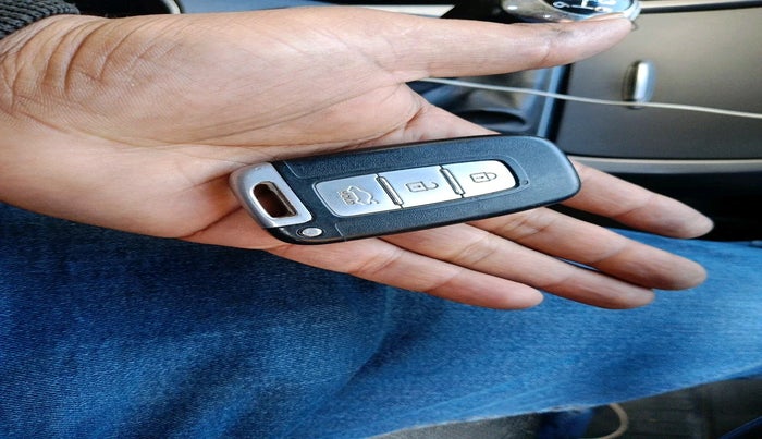 2015 Hyundai New Elantra 1.6 S MT DIESEL, Diesel, Manual, 1,79,765 km, interior