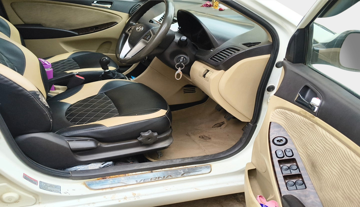 2011 Hyundai Verna FLUIDIC 1.6 CRDI EX, Diesel, Manual, 2,14,553 km, interior