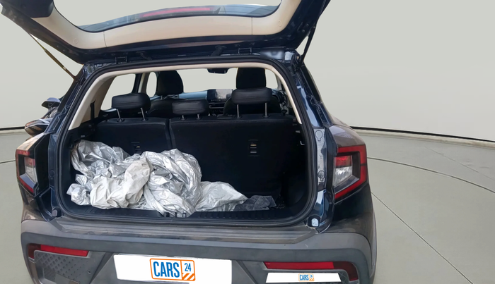 2024 Mahindra XUV 3XO AX5L 1.2 TGDi, Petrol, Manual, 15,603 km, exterior