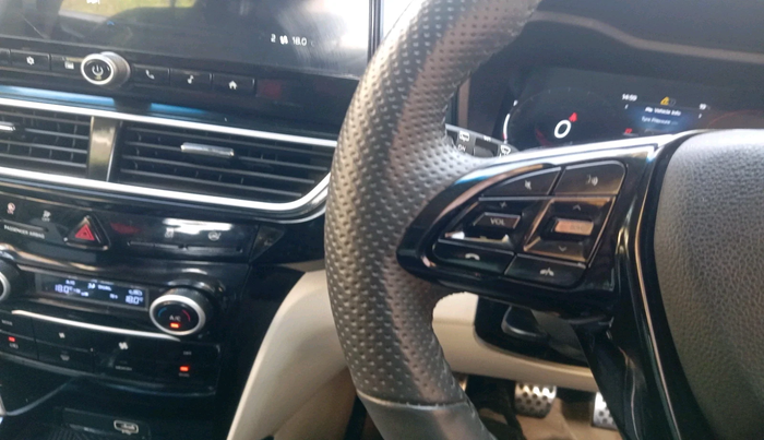 2024 Mahindra XUV 3XO AX5L 1.2 TGDi, Petrol, Manual, 15,603 km, interior