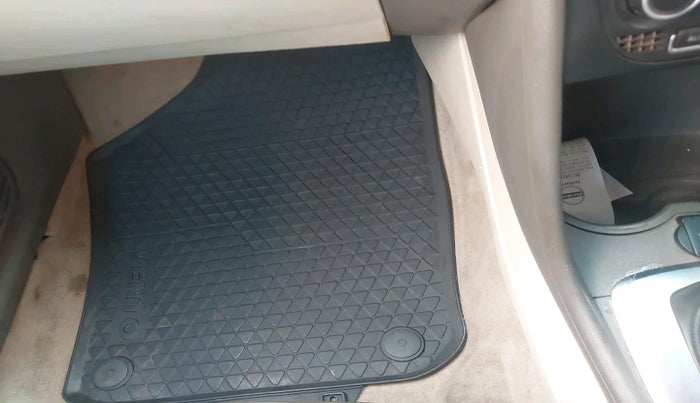 2014 Volkswagen Vento COMFORTLINE 1.5 AT, Diesel, Automatic, 82,598 km, interior