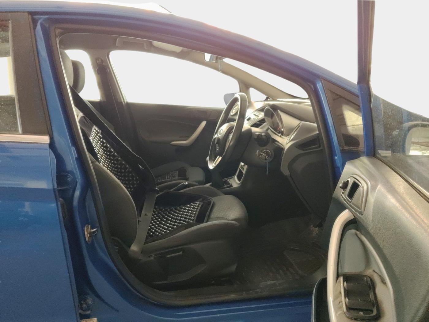 2011 Ford Fiesta TITANIUM DIESEL, Diesel, Manual, 1,12,642 km, interior