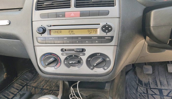 2010 Fiat Grand Punto EMOTION 1.3, Diesel, Manual, 1,05,801 km, interior